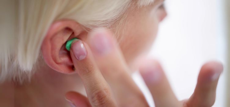 Do wax earplugs work?